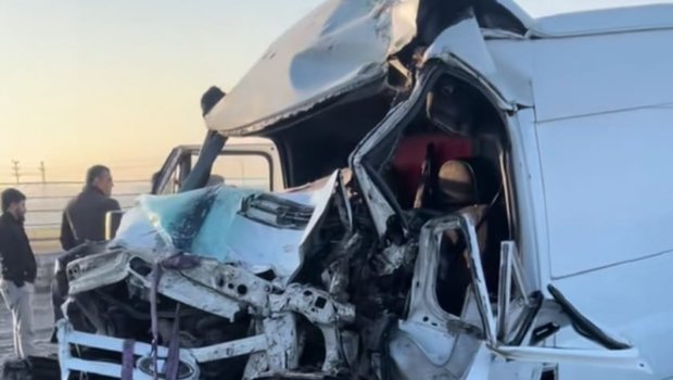 Bakıda "Ford" sərnişin avtobusu ilə toqquşdu &ndash; VİDEO