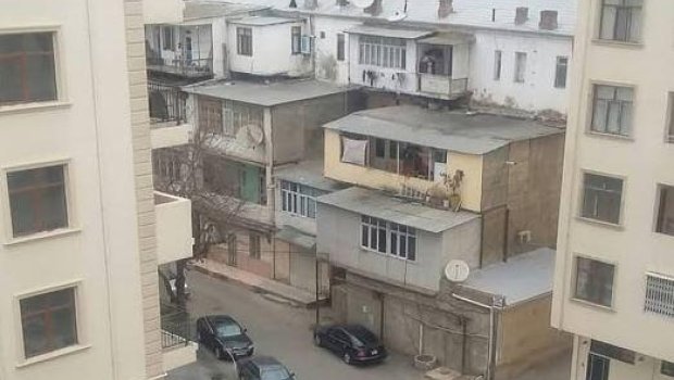 Bakıda qeyri-adi bina: Balkonun da balkonu var - FOTO