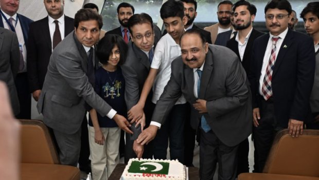 Pakistanın bu şəhərindən Bakıya birbaşa uçuş həyata keçirildi - FOTO