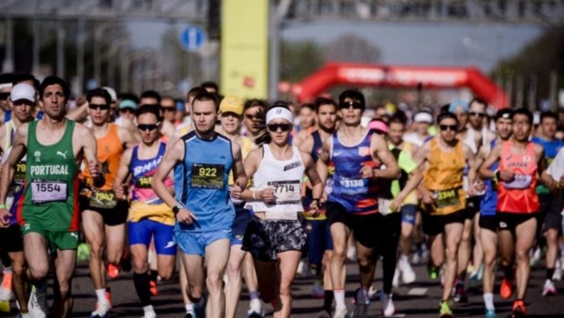 Marafon iştirakçıları yarış zamanı dünyasını dəyişdi