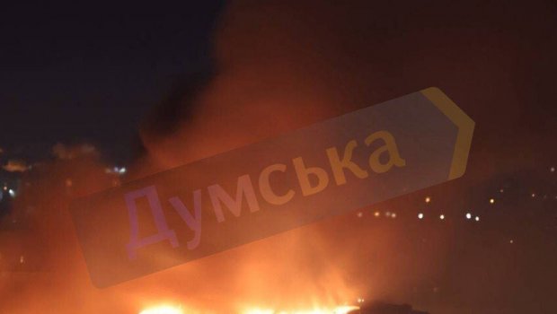Rusiya Odessanı bombaladı: Şəhər od içində yanır - VİDEO
