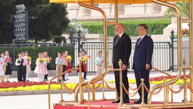 Çinli uşaqlar İlham Əliyevi Azərbaycan musiqisi ilə qarşıladılar – VİDEO