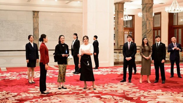 Mehriban Əliyeva Pekində Böyük Xalq Sarayını ZİYARƏT ETDİ - FOTO