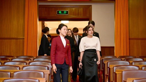 Mehriban Əliyeva Pekindəki Böyük Xalq Sarayından paylaşım etdi – FOTO