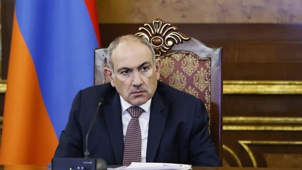 Paşinyan Azərbaycan və Türkiyə bayraqlarının yandırılmasını pislədi