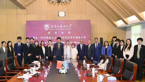 Leyla Əliyeva Azərbaycan dili üzrə təhsil alan çinli tələbələrlə görüşdü