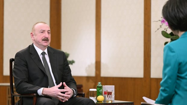 Armudu stəkanda çay, limon və “İstisu”... – FOTO