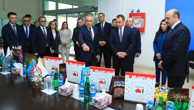 Nizami Rayon İcra Hakimiyyətinin başçısı Sahibkarlar Günü ilə əlaqədar &ldquo;Ulduz&rdquo; şokolad fabrikini ziyarət edib - FOTO