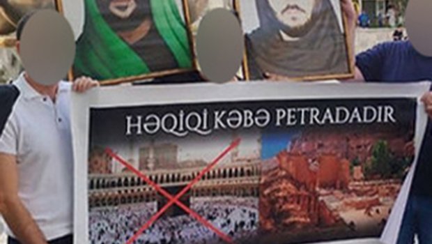 &ldquo;28 Mall&rdquo;un qarşısında plakat açan təriqət üzvləri həbs edildi &ndash; FOTO/VİDEO