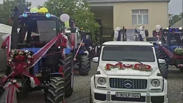Gəlini aparmağa traktorlarla gəldilər &ndash; FOTO
