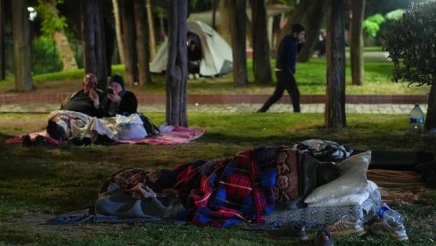 İstanbul sakinləri bu gecəni də küçələrdə KEÇİRƏCƏKLƏR - VİDEO