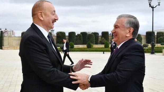 Mirziyoyev İlham Əliyevə zəng etdi