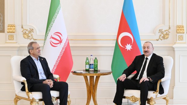 Azərbaycan və İran prezidentlərinin məhdud tərkibdə görüşdü- FOTO