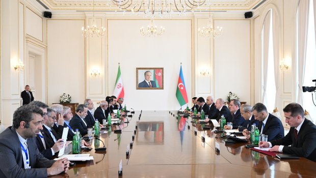 İlham Əliyev və Pezeşkianın geniş tərkibdə görüşü keçirildi - FOTO/VİDEO