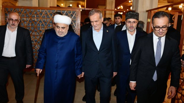 Pezeşkian Bibiheybət məscidini ZİYARƏT ETDİ