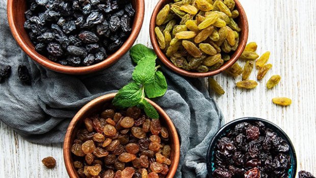 Səhərlər bir ovuc kişmiş yeyərək ÖMRÜNÜZÜ UZADIN - Bəzi xəstəliklərin şəfasıdır