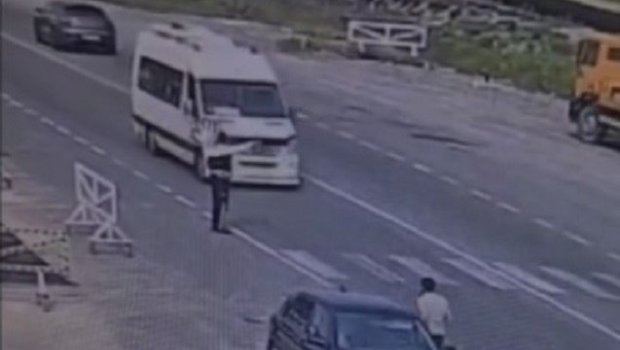 Sərxoş mikroavtobus sürücüsü həbs olundu &ndash; VİDEO