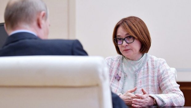 Putin rublu xilas edən tatarı işdən çıxarır