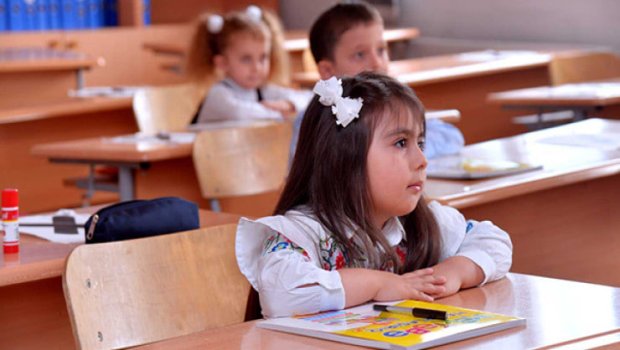 Valideynlərin NƏZƏRİNƏ: Məktəb və müəllim seçimini ləğv etmək olar