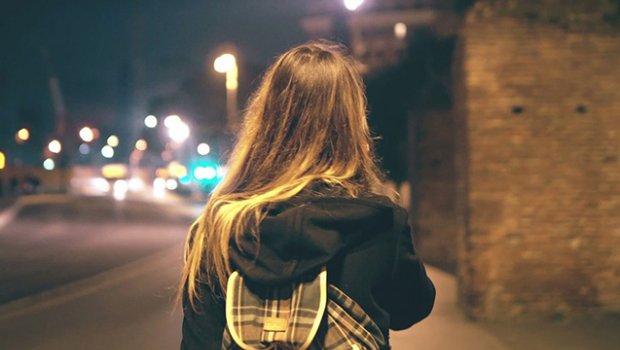 Bakıda 15 yaşlı qız İTKİN DÜŞDÜ