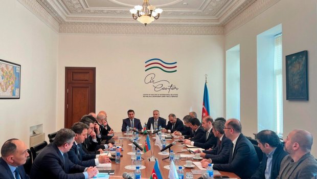 Hikmət Hacıyev beyin mərkəzlərinin rəhbərləri ilə İrəvanla sülh prosesini MÜZAKİRƏ ETDİ