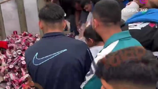 Pivə İNSİDENTİ: Yola səpələnən içkilər uğrunda dava düşdü &ndash; ANBAAN VİDEO