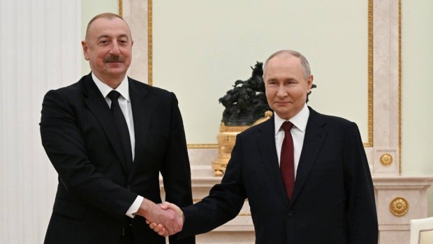 Vladimir Putin İlham Əliyevi TƏBRİK ETDİ
