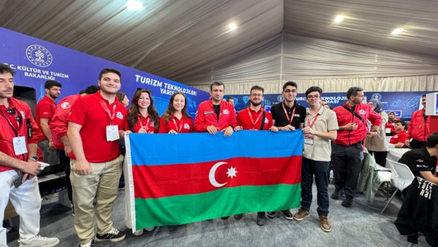 Selçuk Bayraktar BANM startaplarının nümayiş etdirildiyi stendlərlə TANIŞ OLDU - FOTO