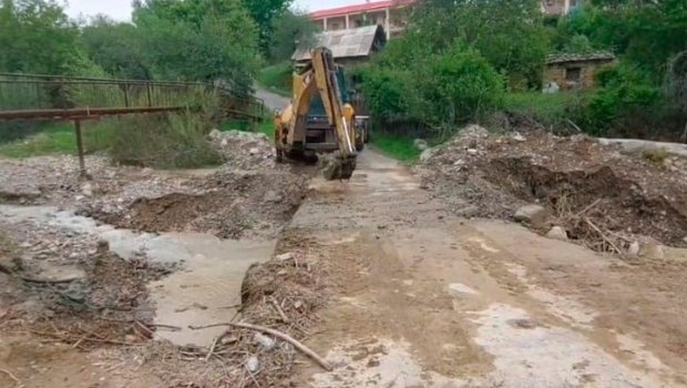 Naxçıvanda güclü yağış: Bəzi avtomobil yolları bağlandı