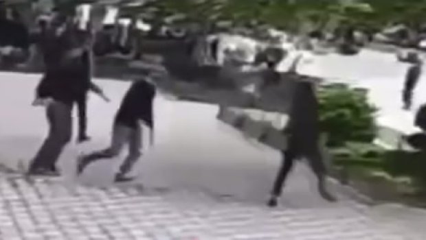 Gəncədə 2 nəfərin bıçaqlandığı davanın ANBAAN VİDEOSU