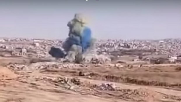 Uşağın cinsiyyətini öyrənmək üçün əraziyə rəngli bomba atdılar - VİDEO