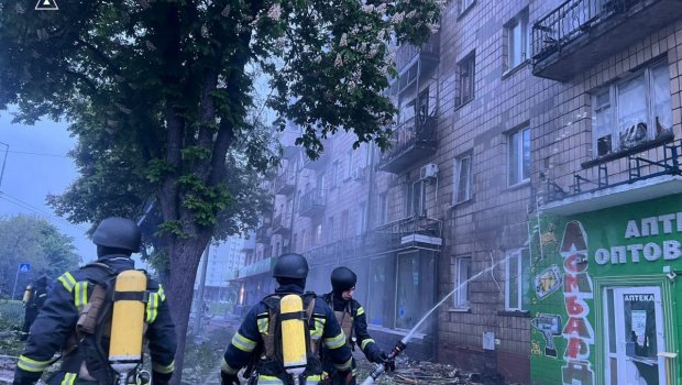 Rusiya Kiyevi ballistik raketlə vurdu: 2 ölü, 5 yaralı var – FOTO