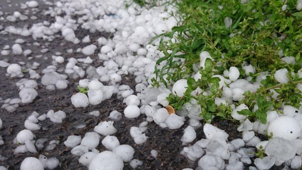 FAKTİKİ HAVA: Kəlbəcərə dolu düşüb