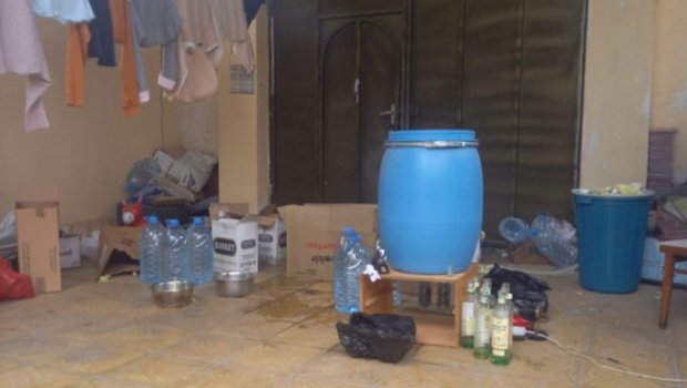 Gəncədə qadın evində saxta spirtli içkilər hazırlayırmış &ndash; FOTO