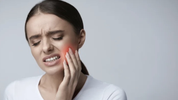 Ev şəraitində diş ağrısını kəsmək üçün ən effektiv MƏHLUL