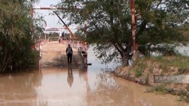 Sabirabadda körpü su altında qaldı, kəndlərlə əlaqə çətinləşdi