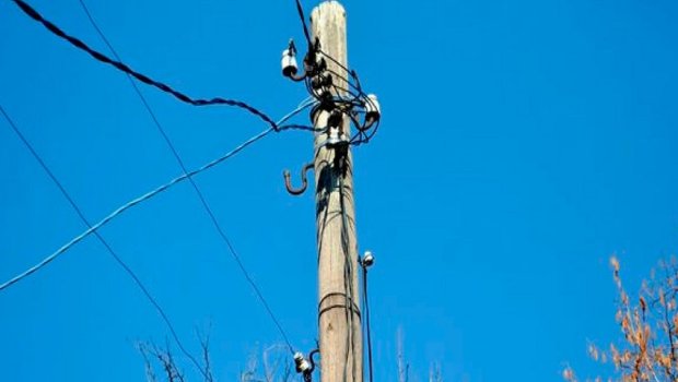 Beyləqanda FACİƏ &ndash; 66 yaşlı şəxs elektrik dirəyindən yıxılaraq həyatını itirib