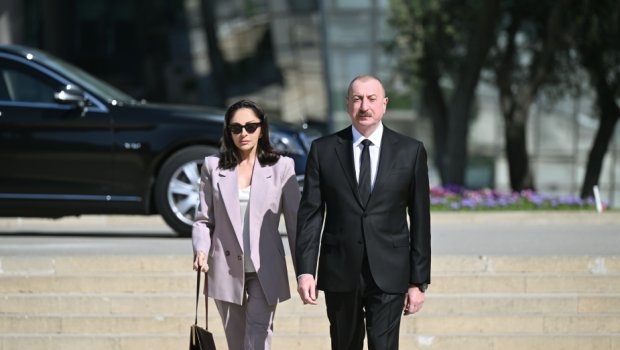 Prezident və birinci xanım faşizm üzərində qələbədə həlak olan azərbaycanlıların xatirəsini anıblar - FOTO/VİDEO