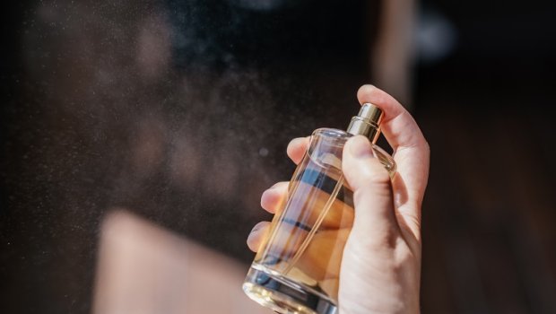 Ətir alarkən aldanmayın - Qoxunun necə dəyişdiyini izləyin