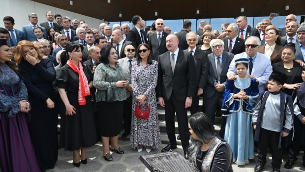 Prezident və xanımı Ağdamda incəsənət xadimləri ilə BİR ARADA - FOTO/VİDEO
