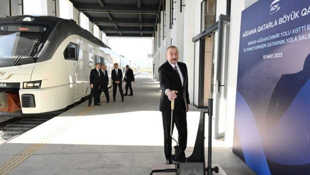 İlham Əliyev Bərdə-Ağdam dəmir yolu xətti ilə ilk rəmzi sərnişin qatarını YOLA SALDI - VİDEO