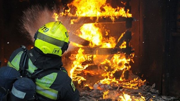 Bakıda köməkçi tikilidə bir nəfər DİRİ-DİRİ yandı