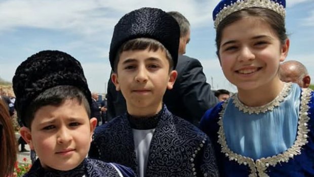 Prezidenti kövrəldən uşaqlar... - VİDEO