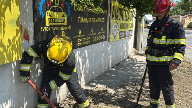 Sumqayıtda yola mənşəyi naməlum maddə dağılıb