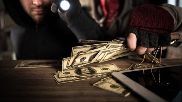 Evdən 22 min dollar oğurlayan şəxslər TUTULDU - FOTO
