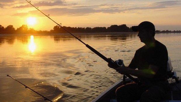 Daha bir balıqçını &ldquo;tok&rdquo; vurdu