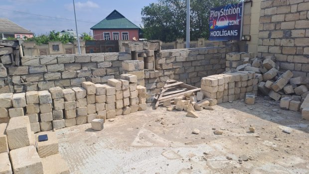 Kürdəmirdə qanunsuz tikinti söküldü &ndash; FOTO