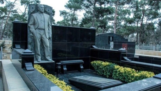 Ehsan vermək, yoxsa bahalı qəbir daşları QADAĞAN OLUNMALIDIR?