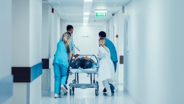 Gəncədə 18 yaşlı oğlan ağır xəsarət aldı