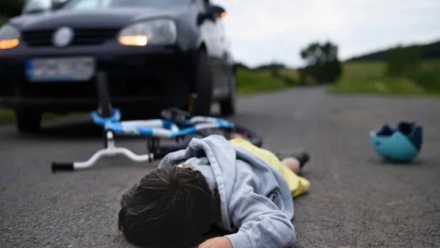 Bərdədə 8 yaşlı uşağı avtomobil VURUB